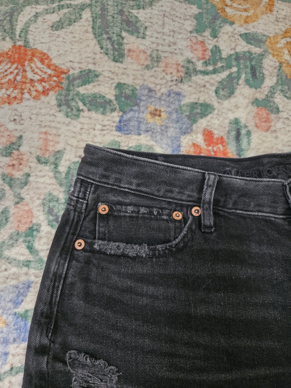 American Eagle Outfitters Distressed Black 90's Boyfriend Short - Picture 4 of 8